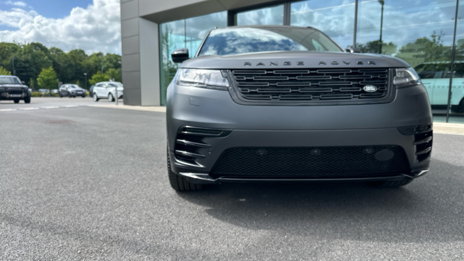 Land Rover Range Rover Velar 3.0 D300 MHEV Belgravia Edition Satin 5dr Auto Diesel Estate - Image 35